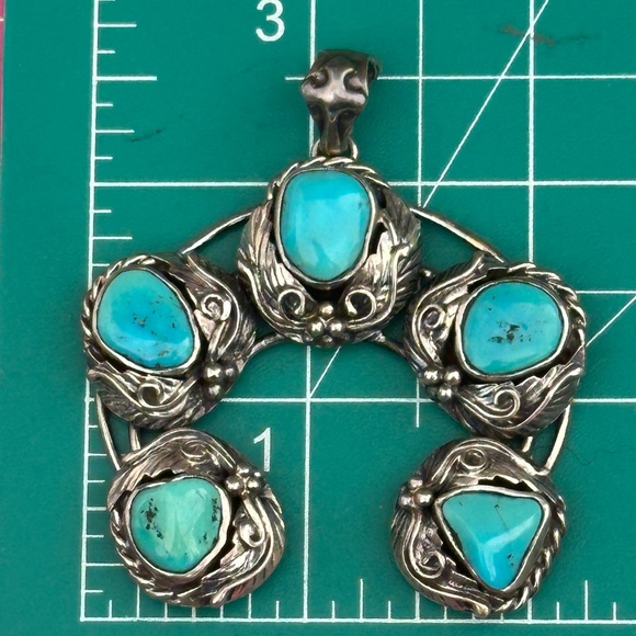 Sleeping beauty Southwestern naja sterling silver pendant - Picture 4 of 10